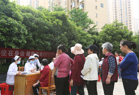 我院舉辦“天使在身邊 健康伴我行”護(hù)士節(jié)主題義診活動(dòng)